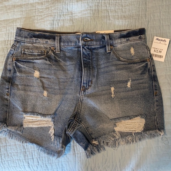 Size 11 Mudd Jean Shorts - Picture 1 of 4